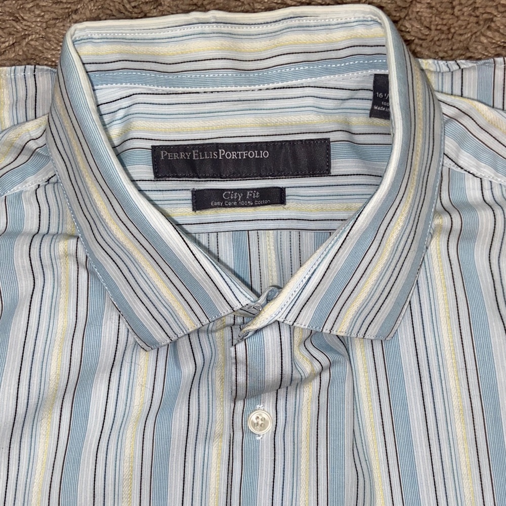 Perry Ellis Men's Multi-Striped Button Down Shirt